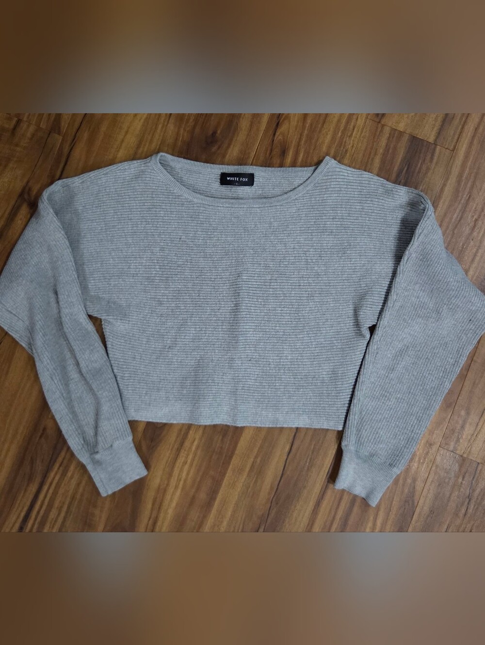 White Fox Gray Cropped Knit Sweater – Size Small